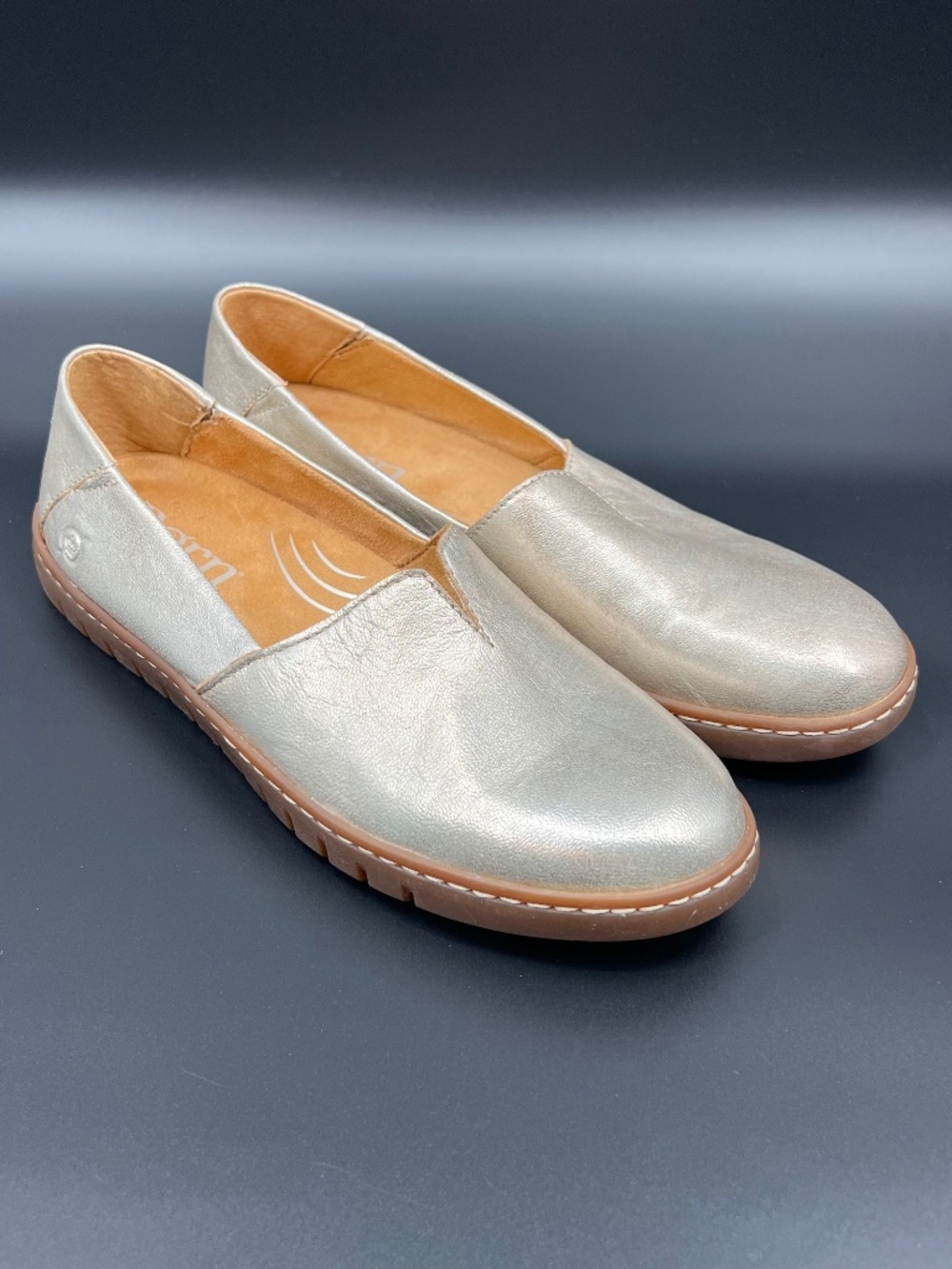 Born Sebra II Women's Size 8.5M Light Gold Leather Slip On Flats EUC Like New